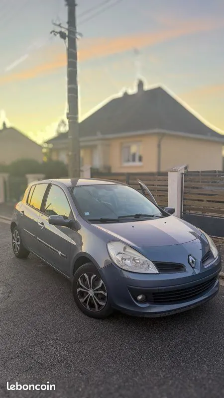 Renault Clio 2007 photo 2