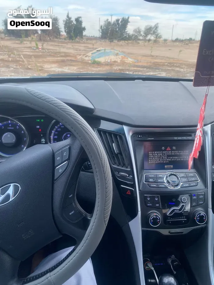 Hyundai Sonata 2012 photo 2