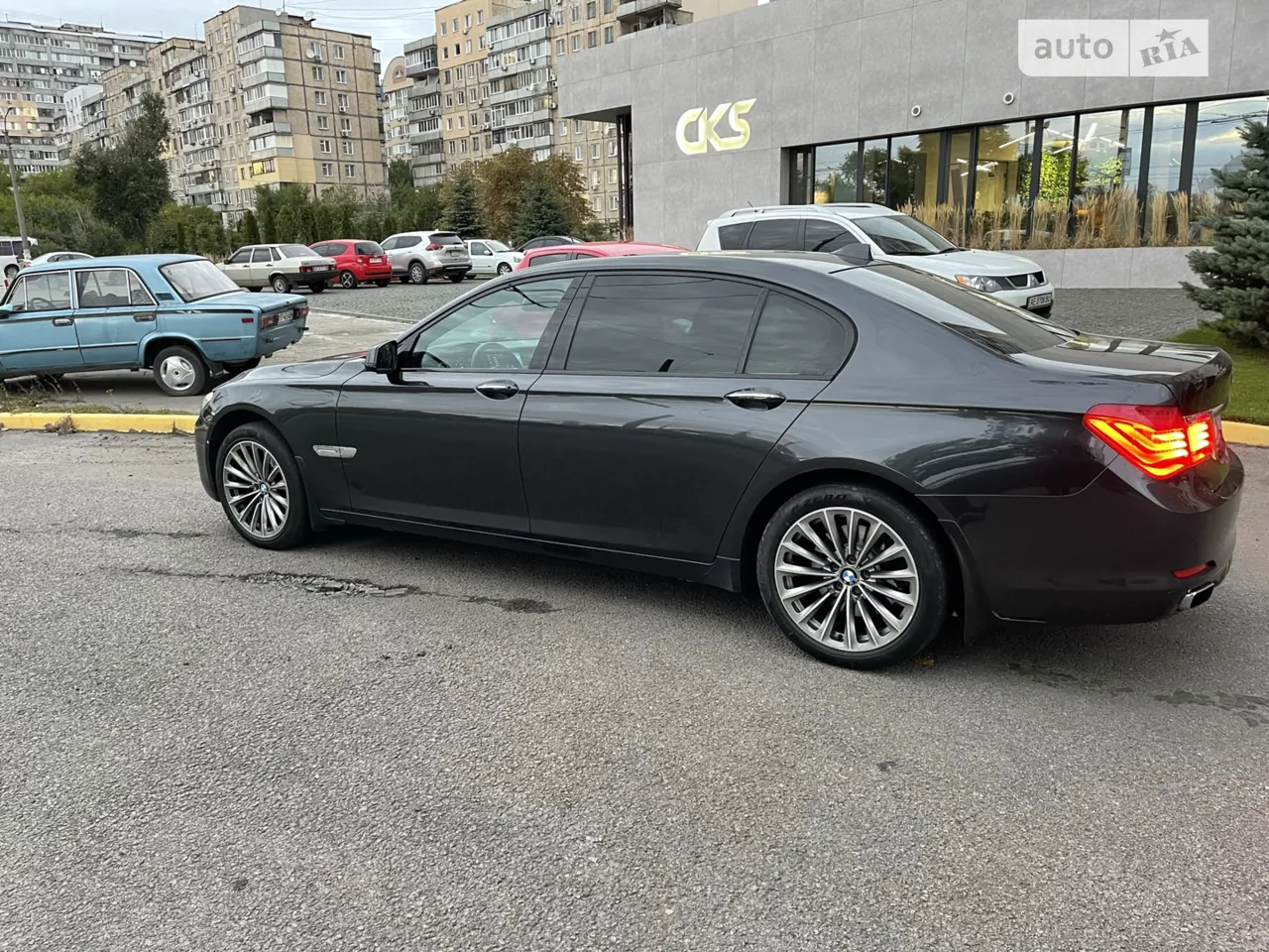 BMW 7 Series 2010 photo 2
