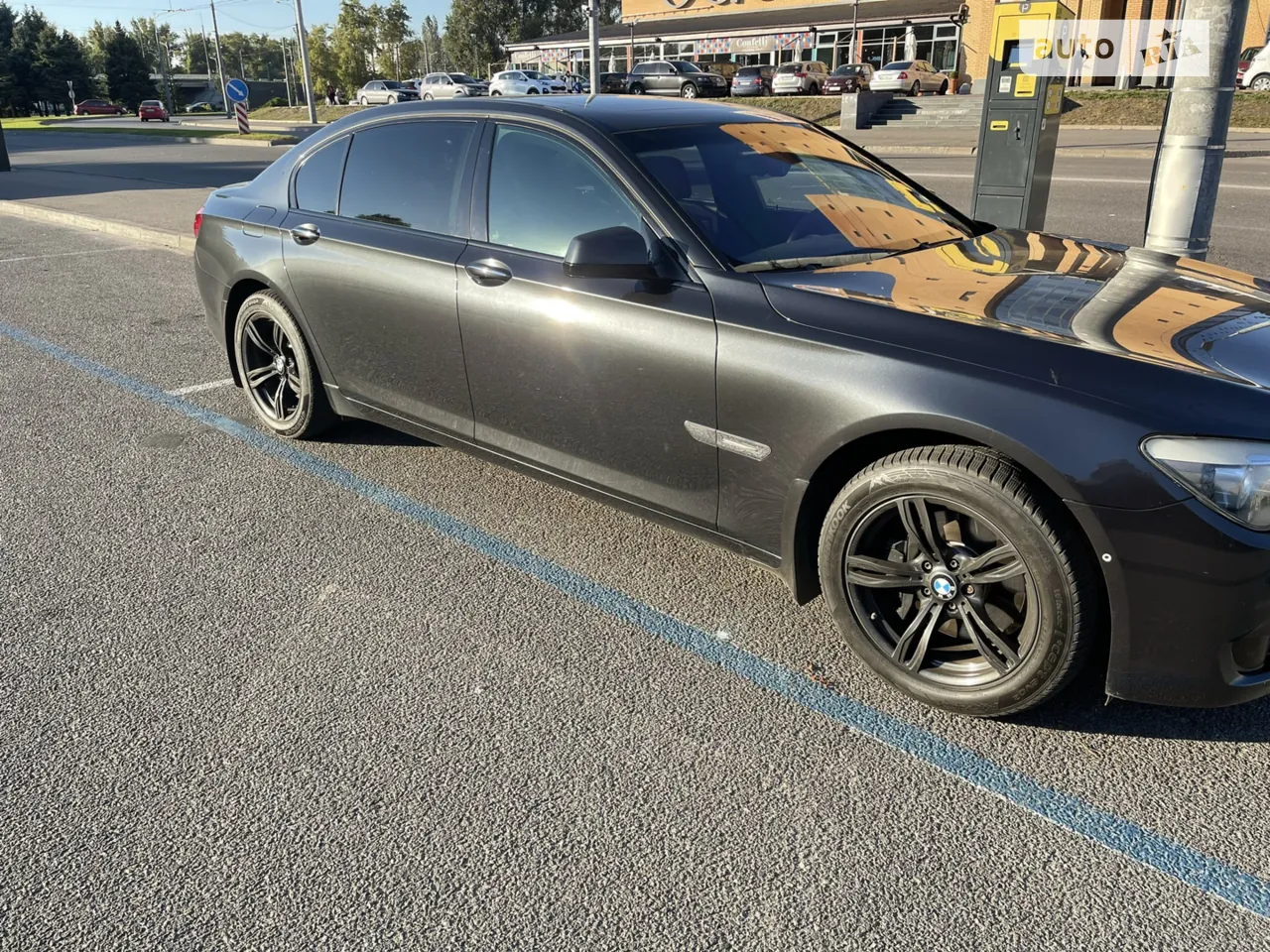 BMW 7 Series 2010 photo 5