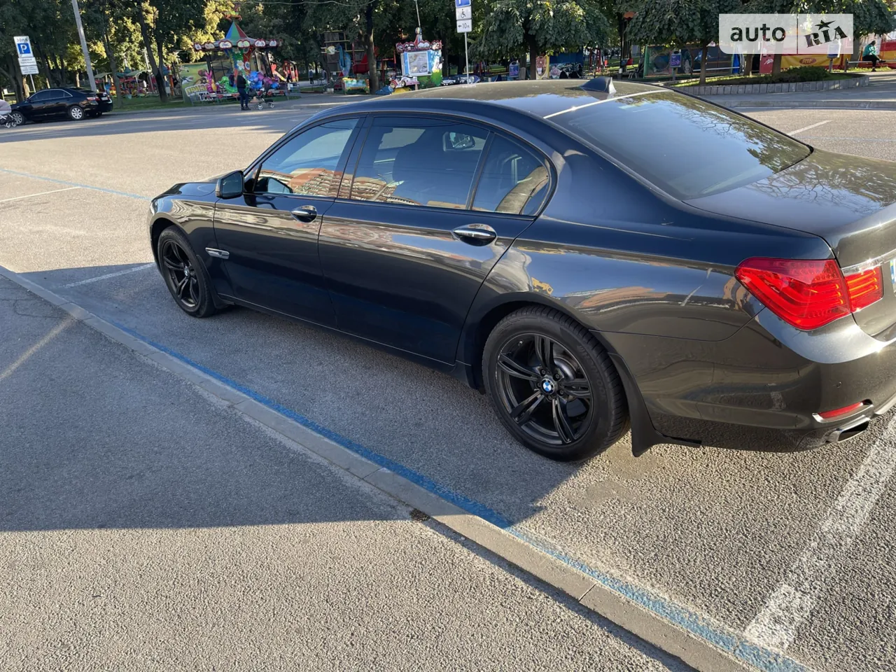 BMW 7 Series 2010 photo 4