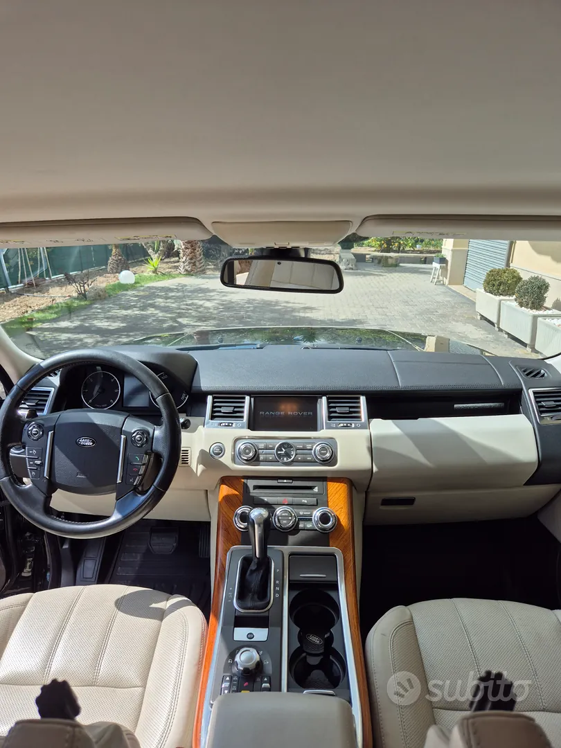 Land Rover Range Rover Sport 2011 photo 5