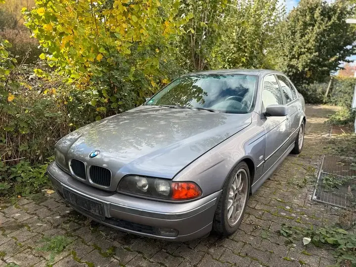 BMW 523I