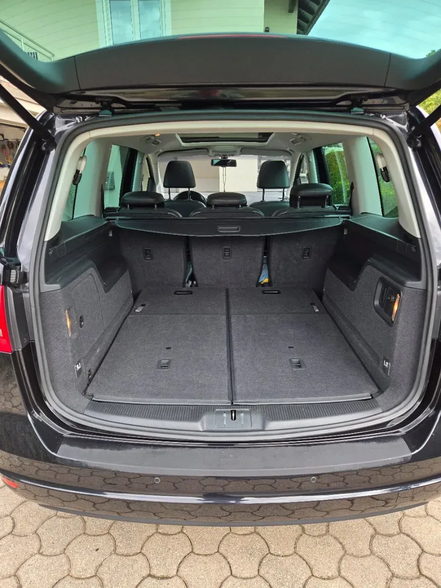 Volkswagen Sharan 2012 photo 2