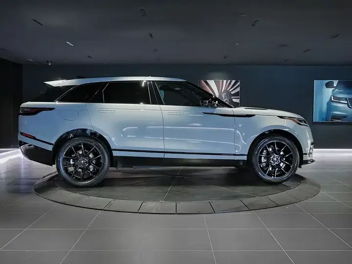 Land Rover Range Rover Velar 2026 photo 4