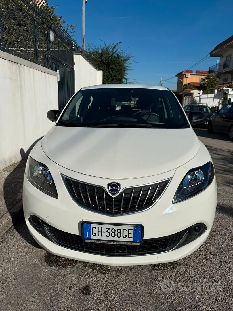Lancia Ypsilon
