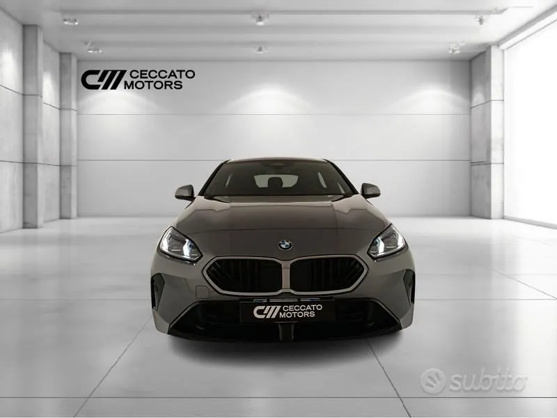 BMW 1 Series 2025 photo 2