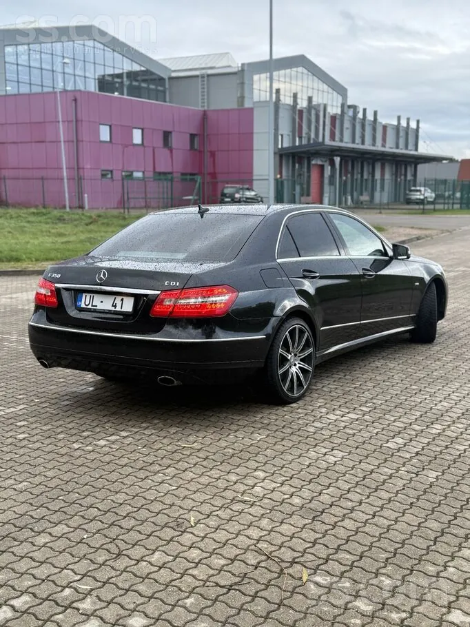 Mercedes-Benz E350 2010 photo 5