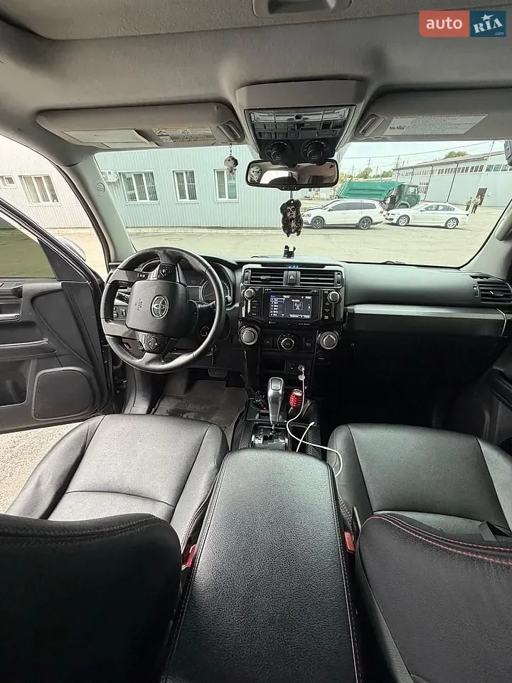 Toyota 4Runner 2017 photo 2