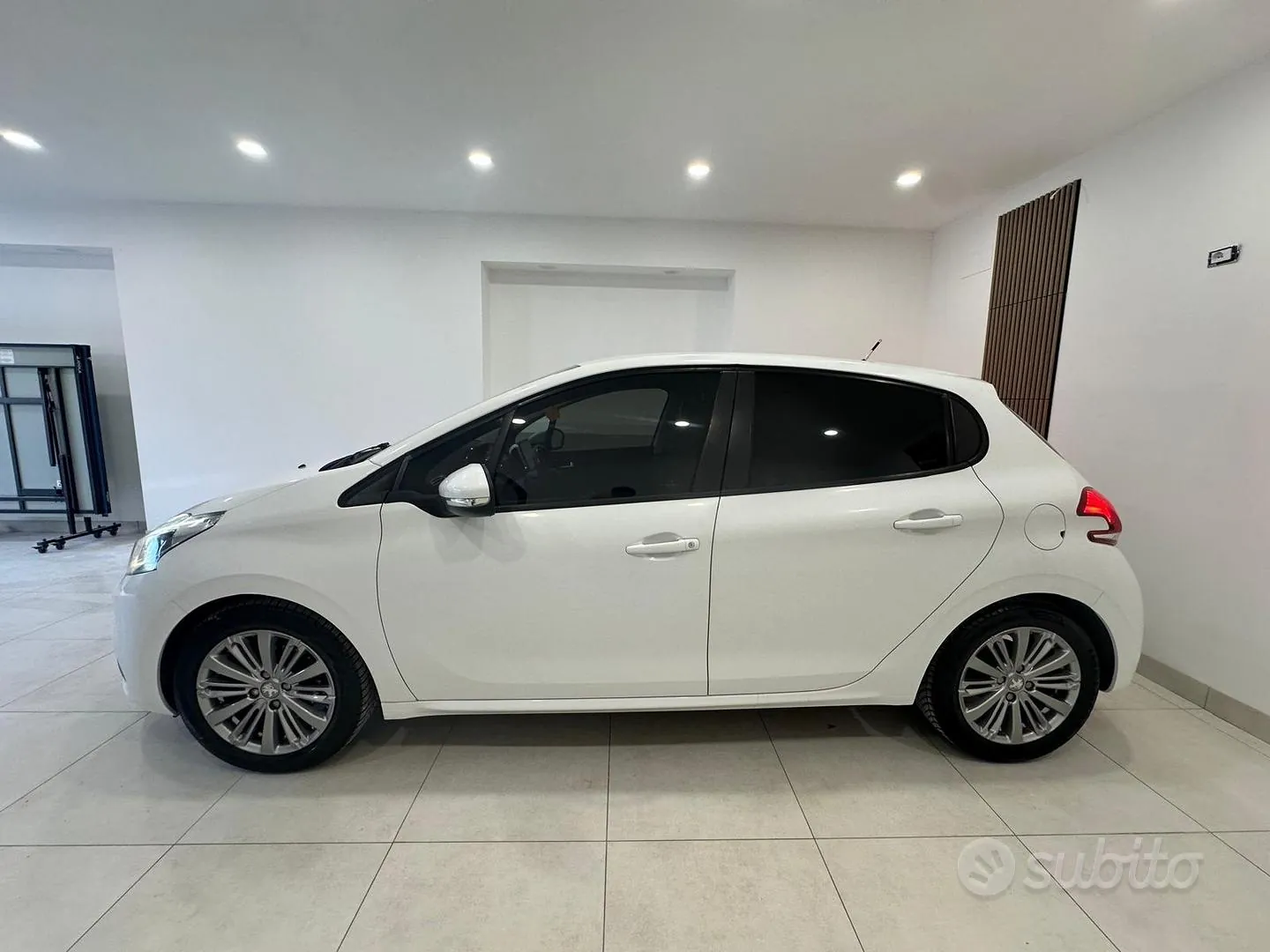 Peugeot 208 2016 photo 3