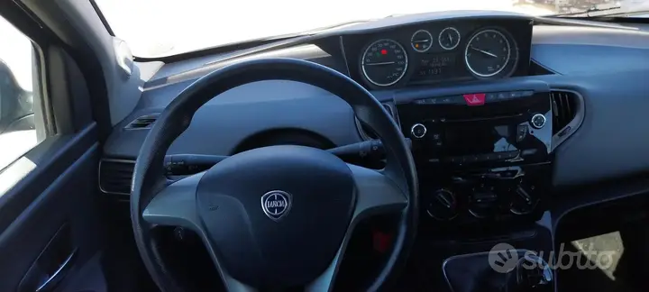 Lancia Ypsilon 2011 photo 2