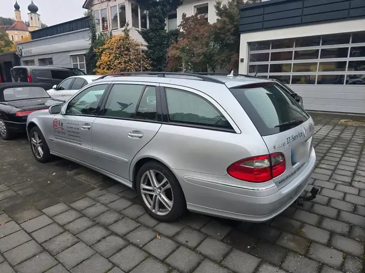 Mercedes-Benz 220