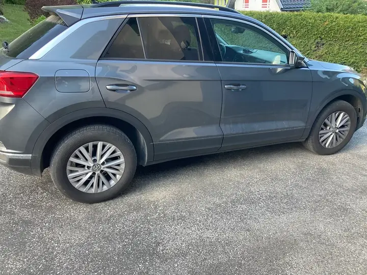 Volkswagen T-Roc 2019 photo 2