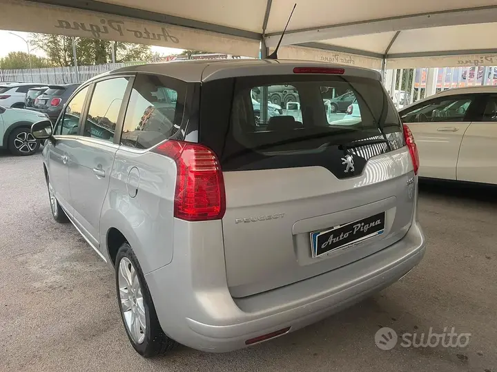 Peugeot 5008 2012 photo 4
