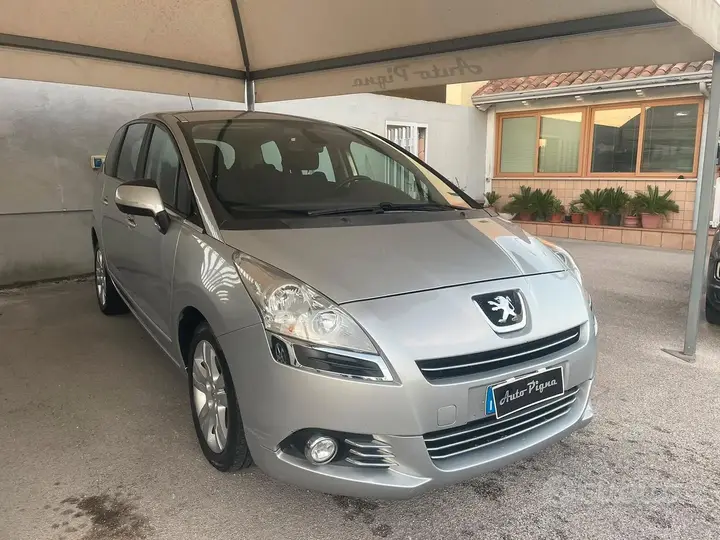 Peugeot 5008 2012 photo 3