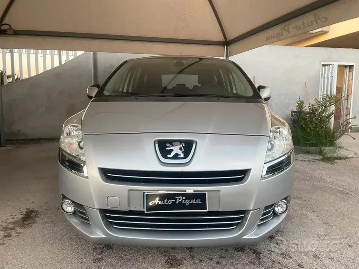 Peugeot 5008 2012 photo 2