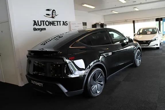 Tesla Model Y 2026 photo 3