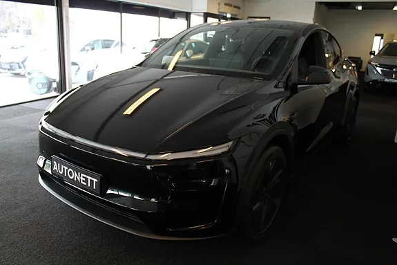 Tesla Model Y 2026 photo 2