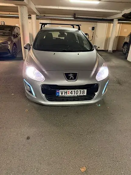 Peugeot 308 2012 photo 2