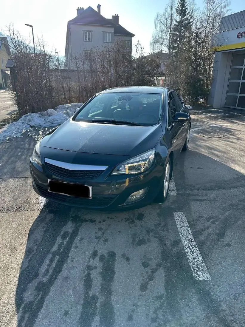 Opel Astra 2009 photo 2