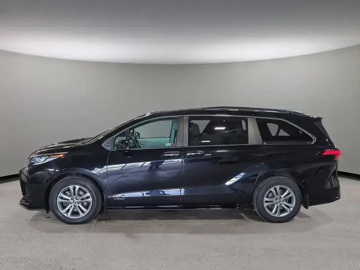 Toyota Sienna 2021 photo 3