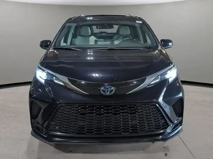 Toyota Sienna 2021 photo 2