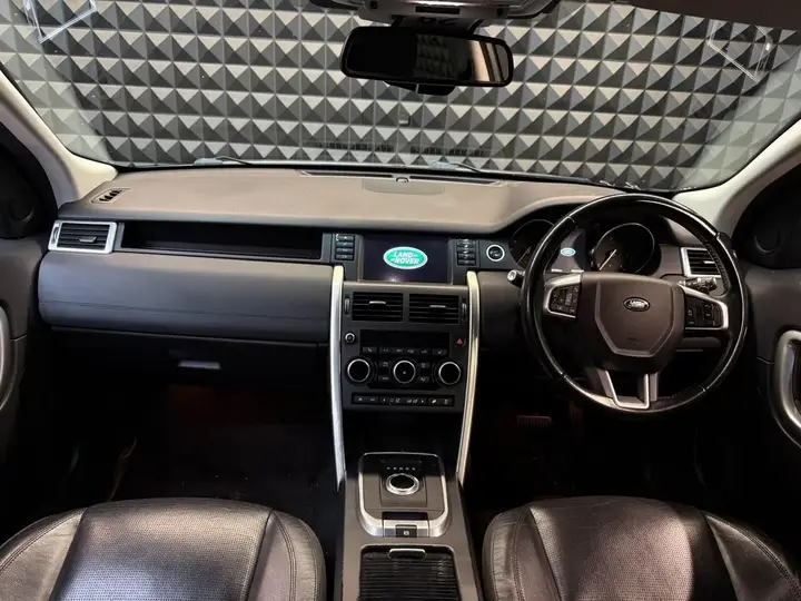 Land Rover Discovery Sport 2017 photo 2