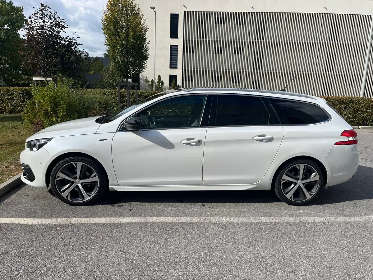 Peugeot 308 2021 photo 2