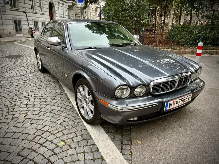 Jaguar Xj