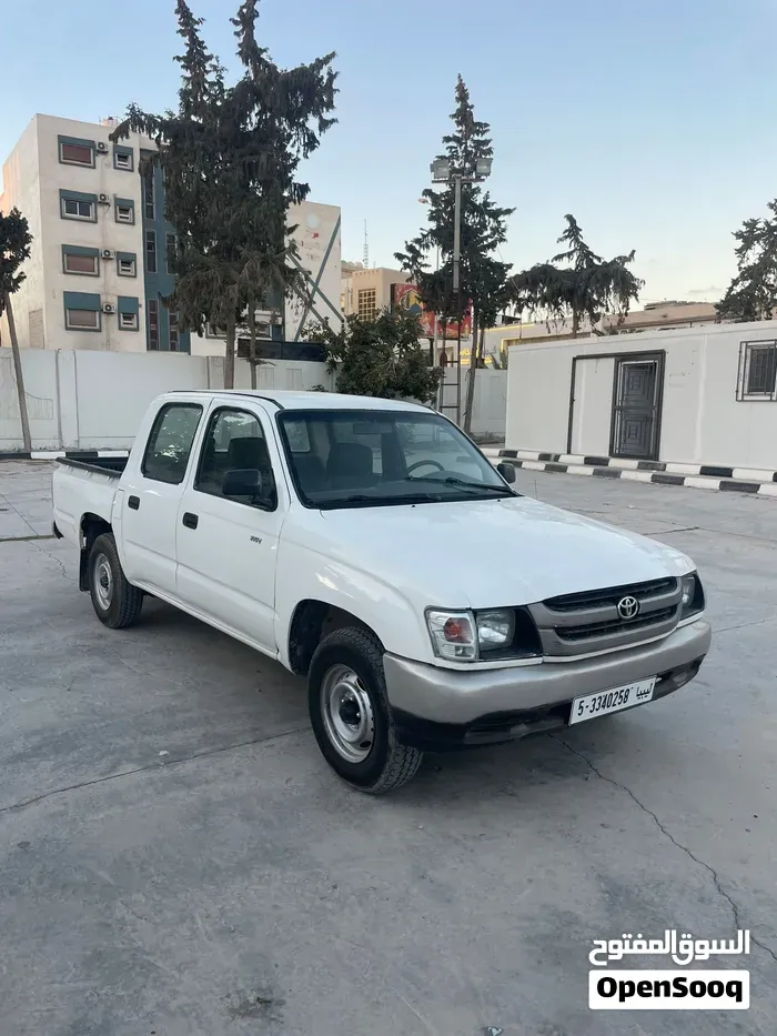Toyota Hilux 2002 photo 3