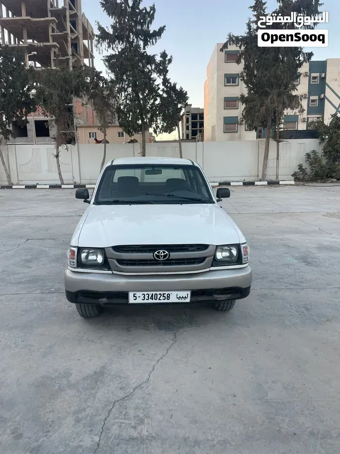 Toyota Hilux 2002 photo 2