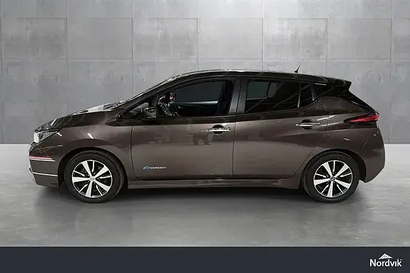 Nissan Leaf 2018 photo 2