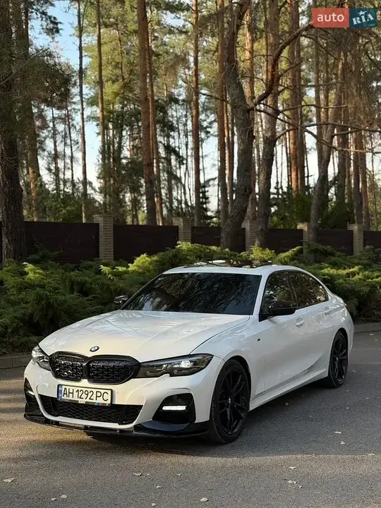 BMW 3 Series 2019 photo 2