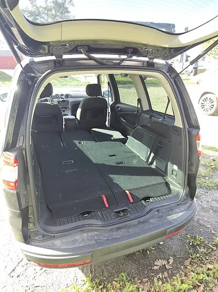 Ford Galaxy 2012 photo 3