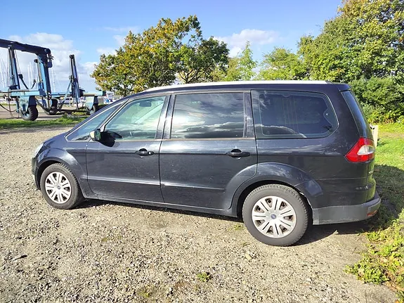 Ford Galaxy 2012 photo 2