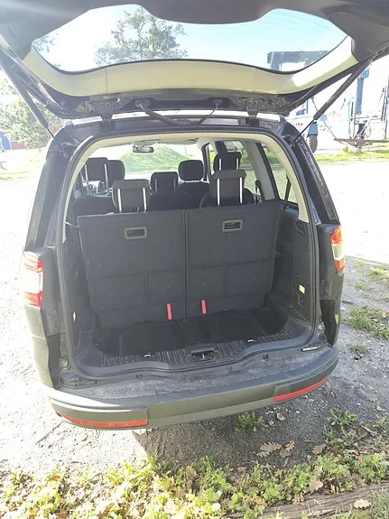 Ford Galaxy 2012 photo 4