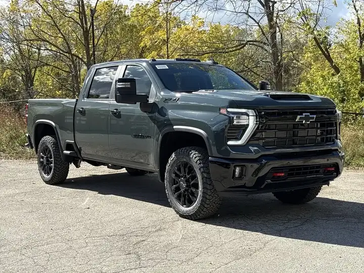 Chevrolet Silverado 2500 2026 photo 2