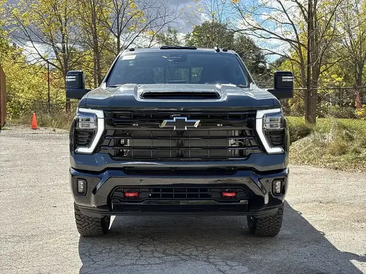 Chevrolet Silverado 2500 2026 photo 3