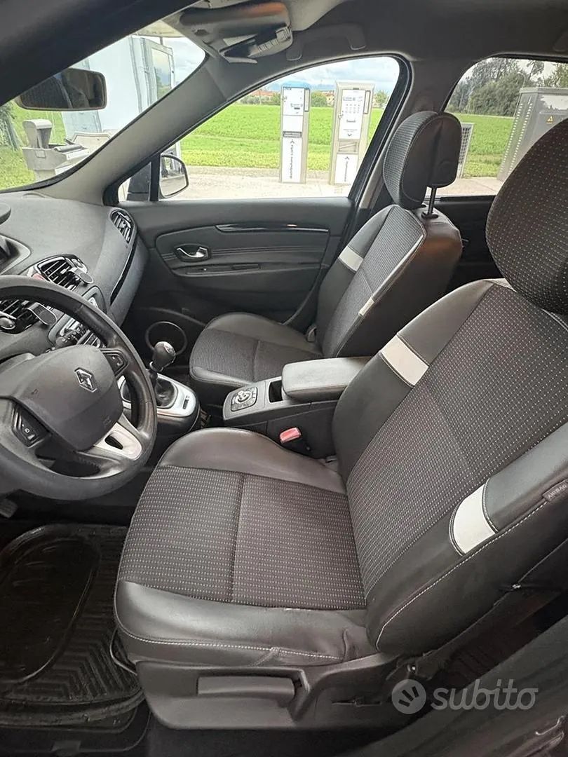 Renault Scenic 2011 photo 5