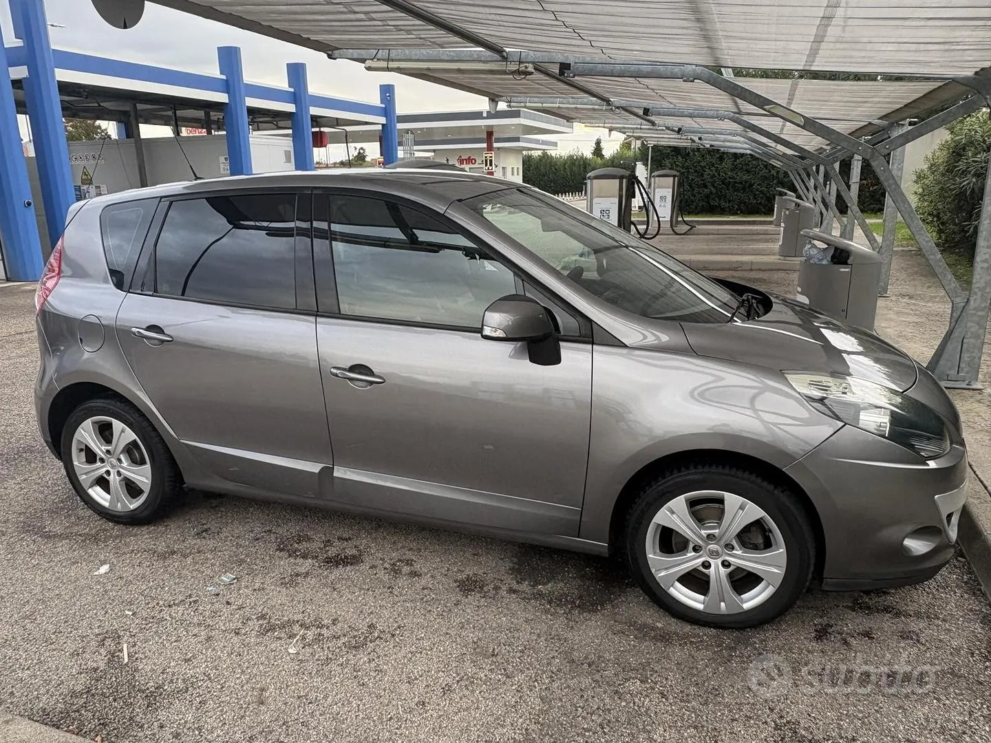 Renault Scenic 2011 photo 2