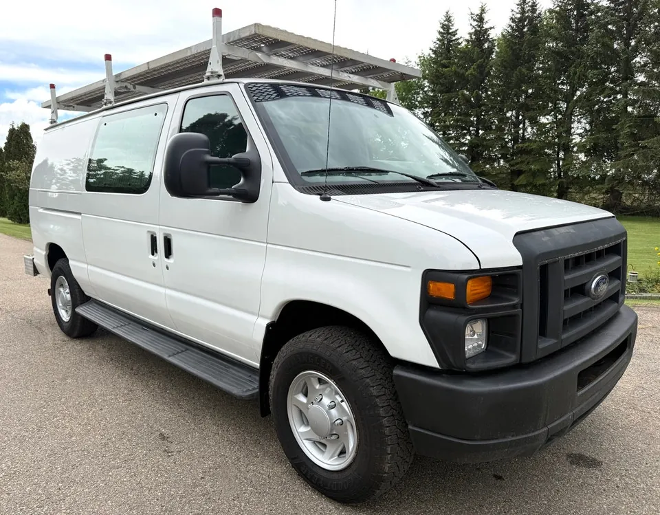 Ford E-350 2012 photo 3