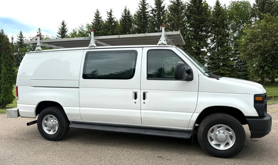 Ford E-350 2012 photo 4