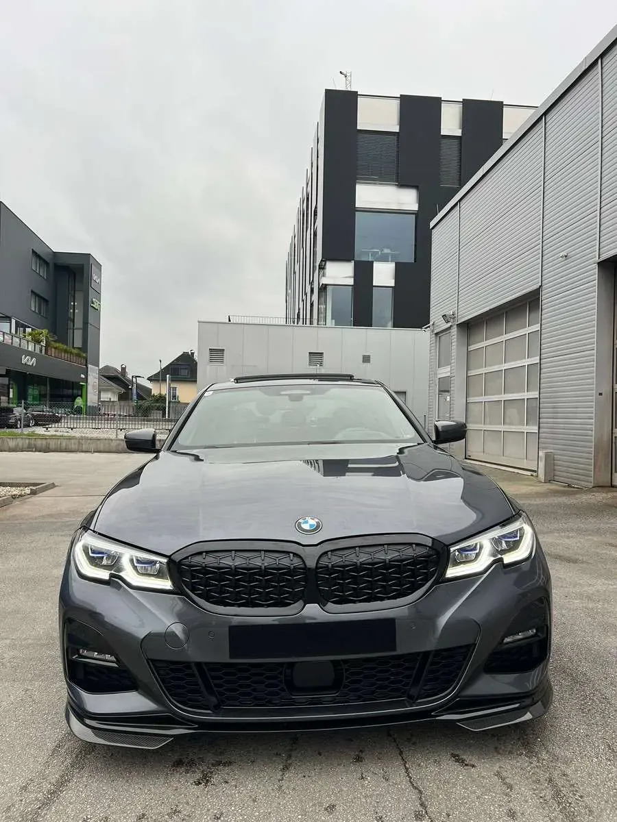BMW 3 Series 2020 photo 2
