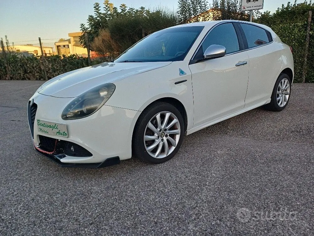 Alfa Romeo Giulietta 2012 photo 2