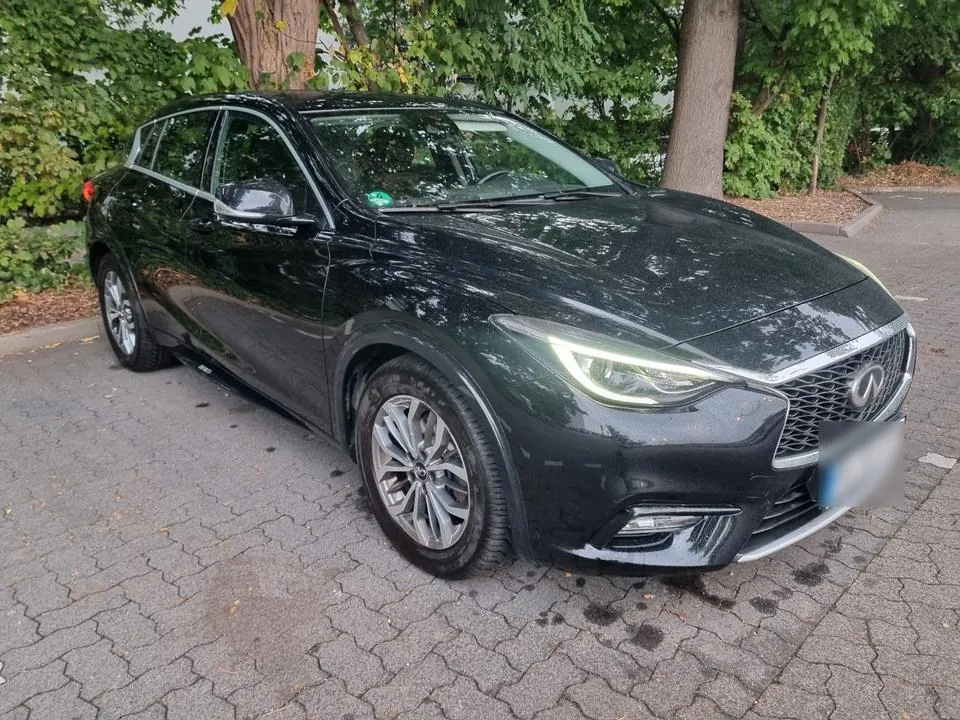 Infiniti Q30
