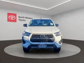 Toyota Hilux 2025 photo 3