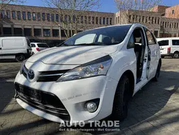 Toyota Verso 2015 photo 2