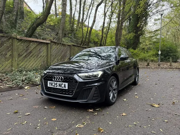 Audi A1 2025 photo 2