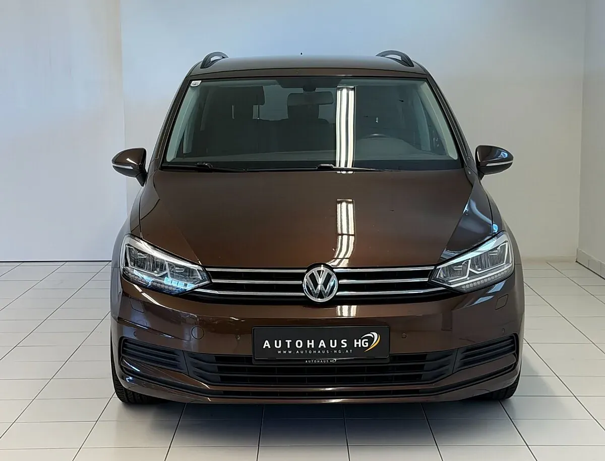Volkswagen Touran 2017 photo 2