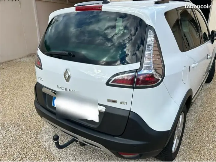 Renault Scenic 2014 photo 2